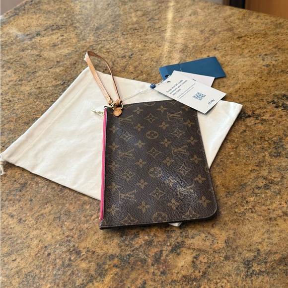 Louis Vuitton Neverfull Pouch clutch wristlet Pivoine Pink Interior - Picture 2 of 9